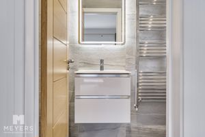 En Suite Shower Room- click for photo gallery